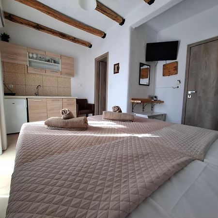 Mariza Apartments -studios Chaniotis Exterior foto